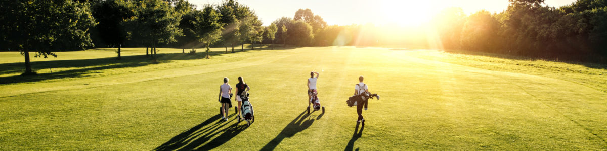 People playing golf People playing golf